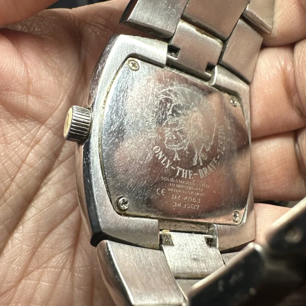 VTG Diesel Mens 10 Bar Watch Quartz  DZ-4063 Heavy Steel 40mm Fit 7in FOR REPAIR
